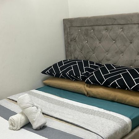 2Br Coast Residences Manila Bagian luar foto