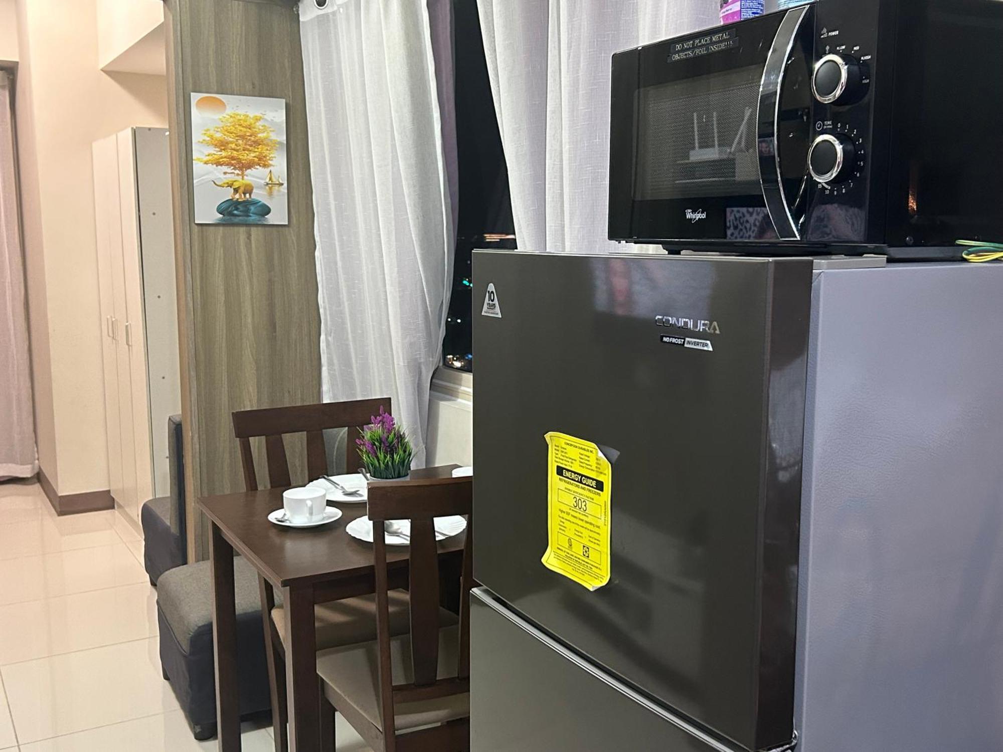 2Br Coast Residences Manila Bagian luar foto