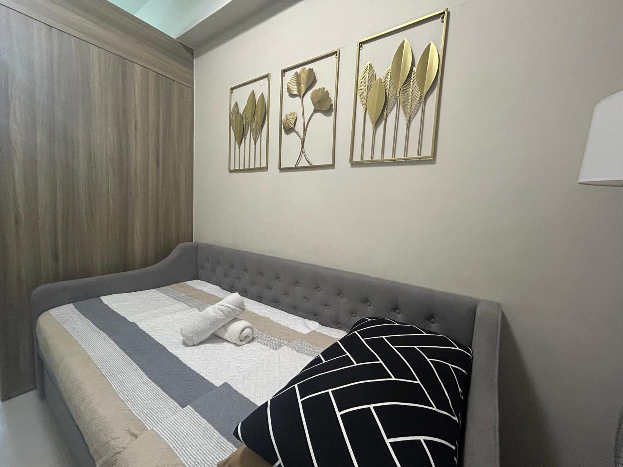2Br Coast Residences Manila Bagian luar foto