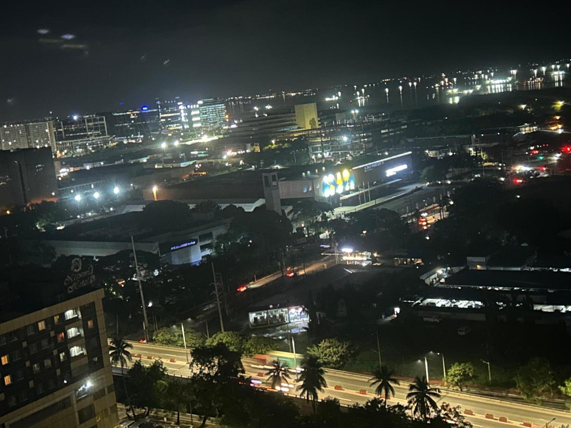 2Br Coast Residences Manila Bagian luar foto