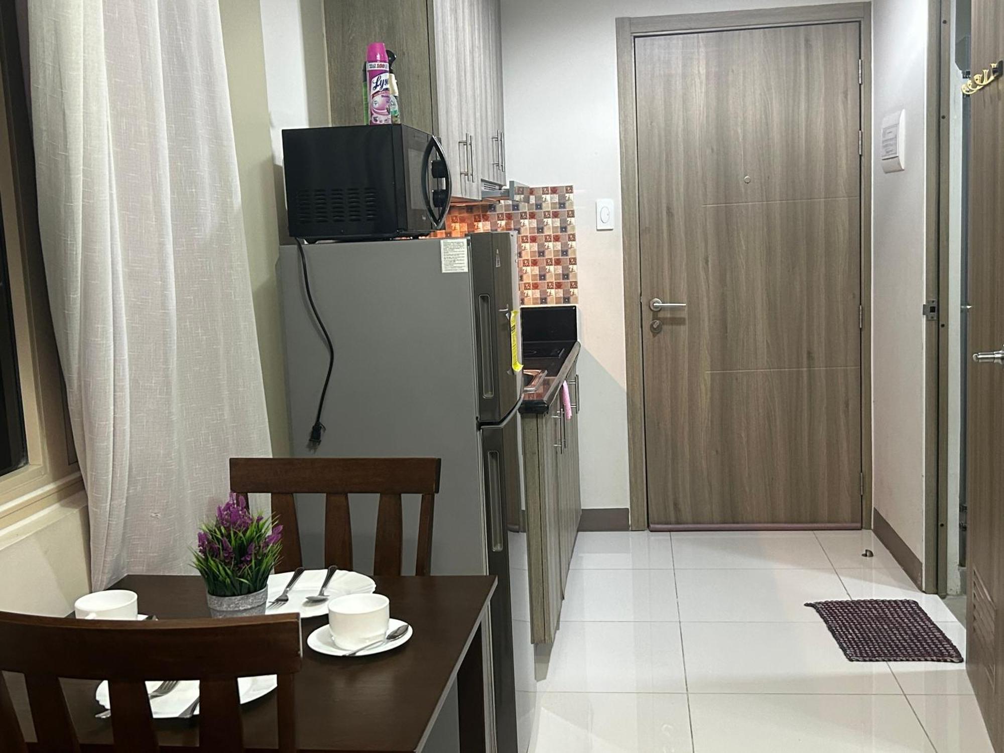 2Br Coast Residences Manila Bagian luar foto