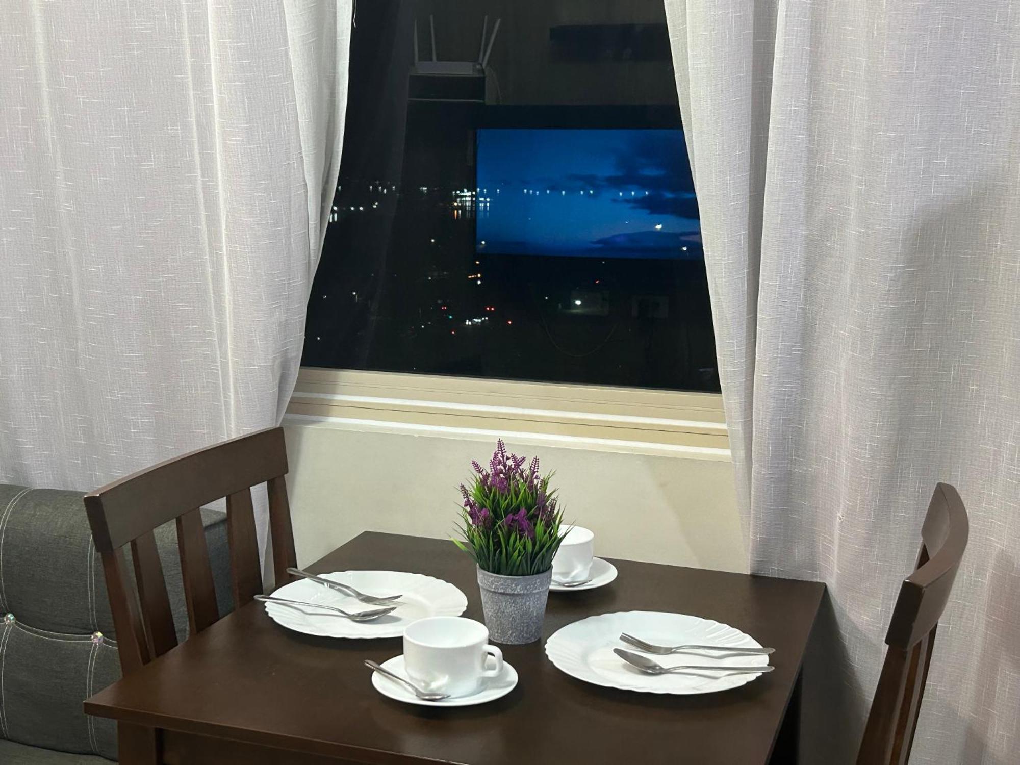 2Br Coast Residences Manila Bagian luar foto