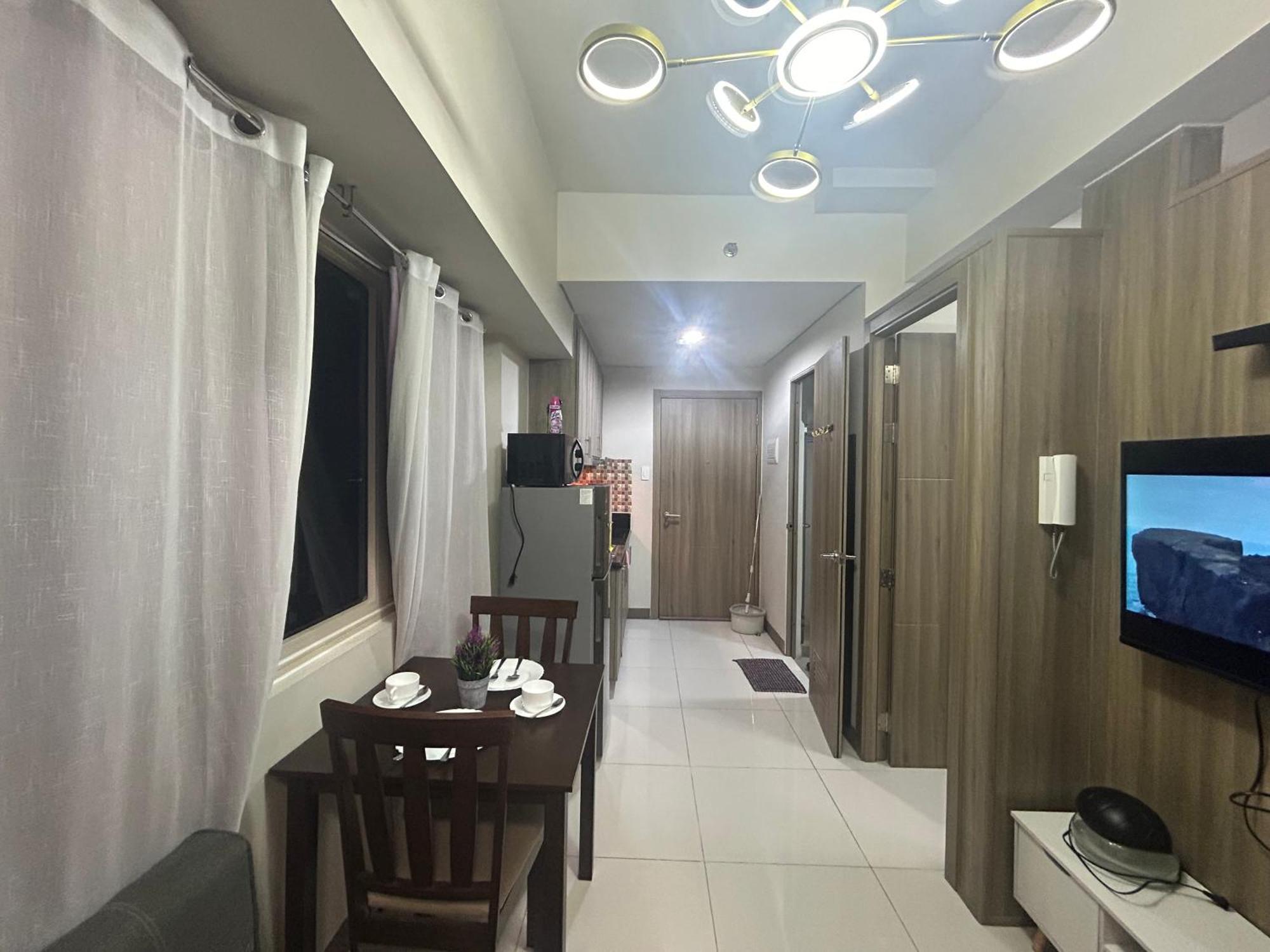 2Br Coast Residences Manila Bagian luar foto