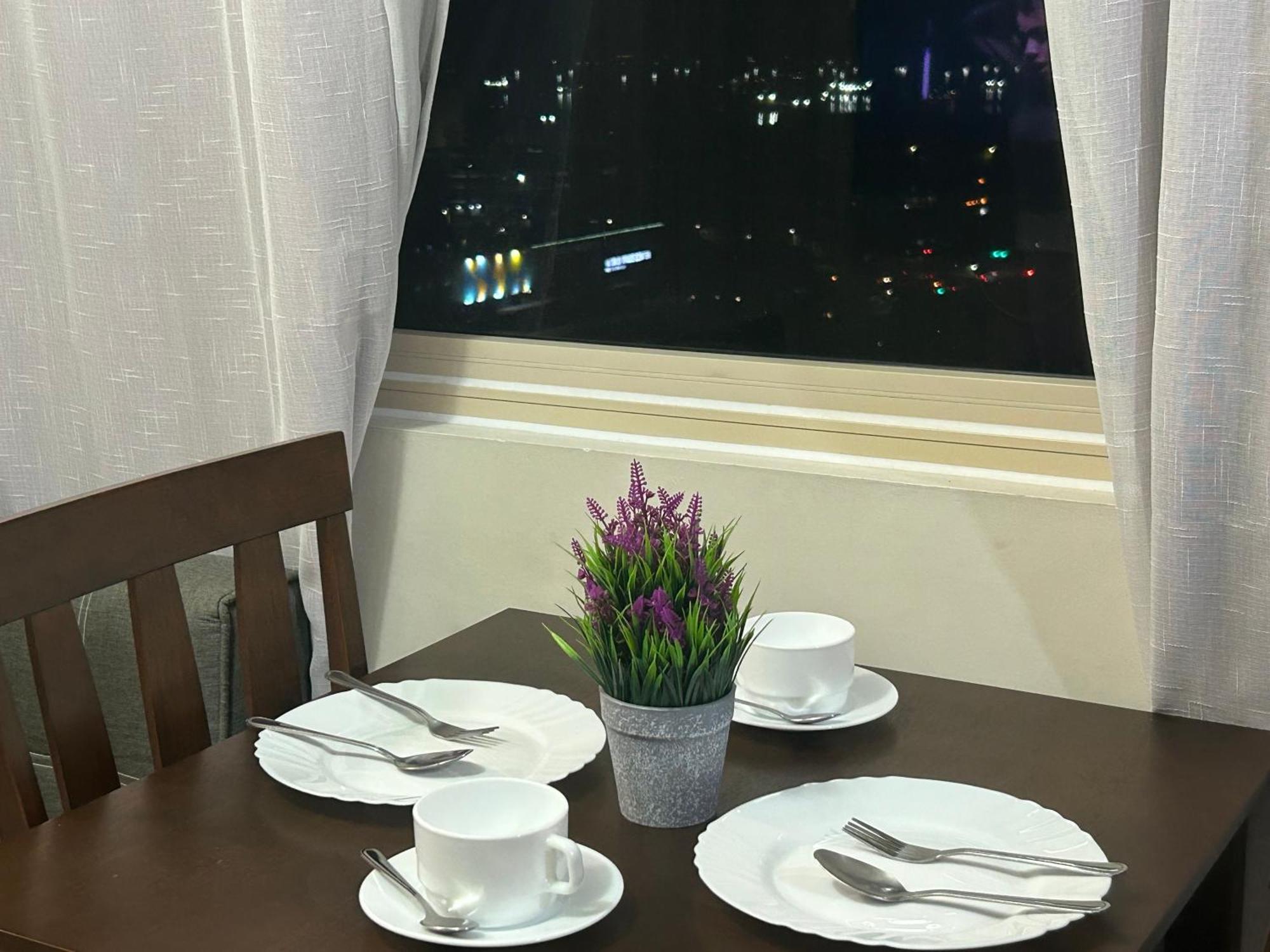 2Br Coast Residences Manila Bagian luar foto